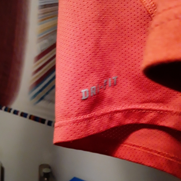 Nike Dri-Fit Womens XS Exercise/Running Teeshirt - Picture 2 of 13